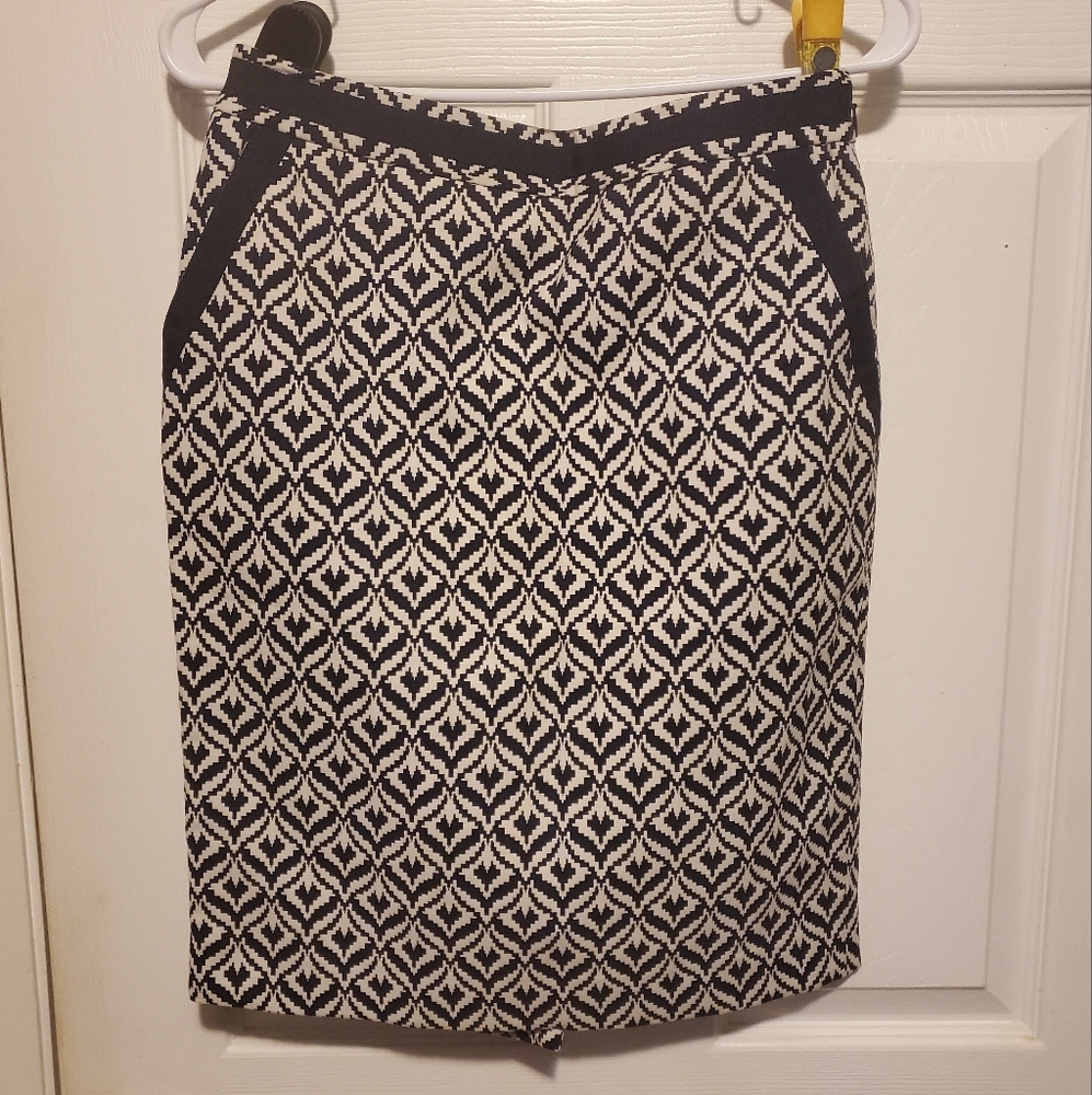 The Limited Black and White Patterned Skirt